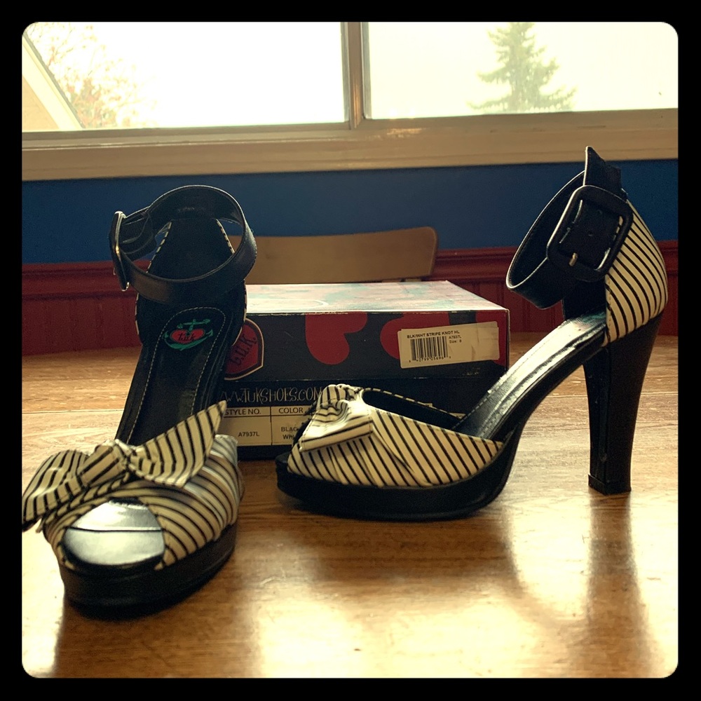 T.U.K. Blk/Wht Stripe Knot Heel